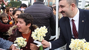 Başkan Başdaş ve Demirezen Konak’a sevgi saçtı