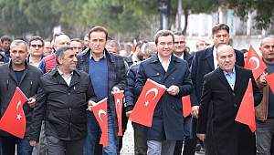 Bayrak yürüyüşüyle, Bergama’dan Yunan vekile tokat gibi cevap
