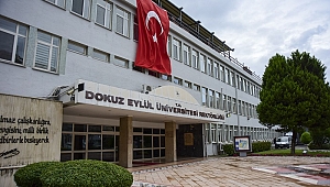 Deü Şehitler Anısına Türk Bayraklarıyla Donatıldı
