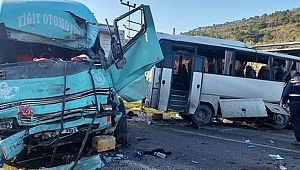 İzmir'de işçi servisi ile kamyon çarpıştı: 4 ölü, 8 yaralı