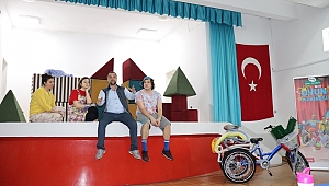 Karaburunlu çocuklara tiyatro keyfi…