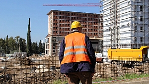 Yurt inşaatında çalışan işçi 10. kattan düştü