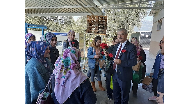 CHP’li Beko Kemalpaşa’da kadın işçilerle buluştu