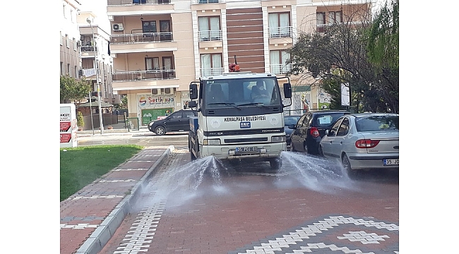 Kemalpaşa’da sokak ve caddeler dezenfekte ediliyor