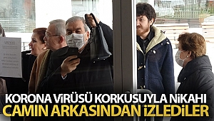Korona virüsü korkusuyla nikahı camın arkasından izlediler