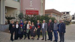 MHP'li Kadınlar'dan Zübeyde Hanım Huzurevi Ziyareti