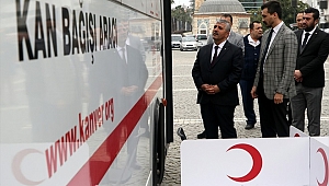 MHP'liler sokak hayvanlarına yem bırakıp kan bağışında bulundu