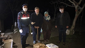 Yaşlı çiftin ihtiyaçlarını bağ evine jandarma ulaştırdı