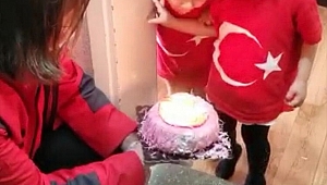 23 Nisan'da doğan çocukların doğum gününü kutlandı