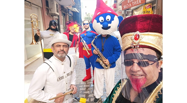 7 yaşındaki çocuğa orkestralı doğum günü kutlaması