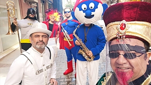 7 yaşındaki çocuğa orkestralı doğum günü kutlaması