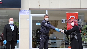 AK Parti'den görev yapan polislere aşure ikramı