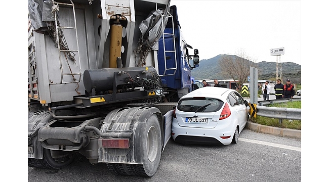 Aydın’da otomobille tır çarpıştı: 3 yaralı