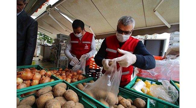 Bayraklı Belediyesi zor günlerde de vatandaşın yanında