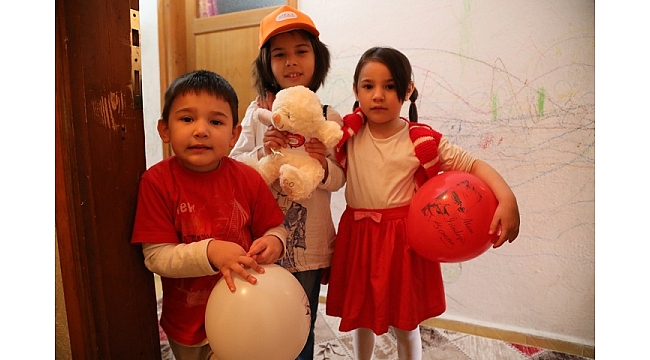Bayraklı'da miniklere 23 Nisan sürprizi
