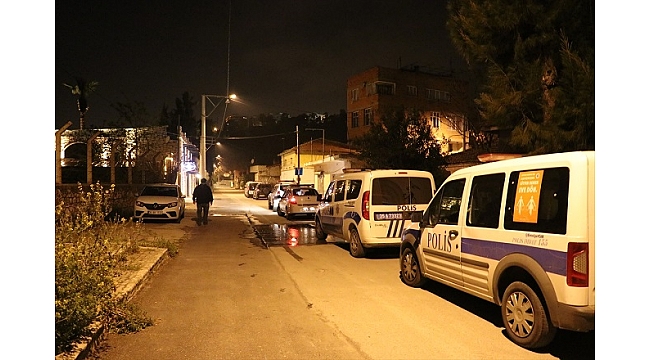 Boş binanın bahçesinde kumar oynayan 10 kişi gözaltına alındı