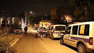 Boş binanın bahçesinde kumar oynayan 10 kişi gözaltına alındı