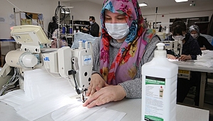 Buca’nın kursiyerleri maske için kolları sıvadı