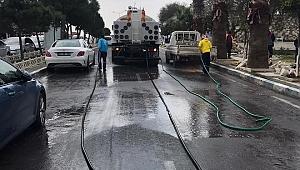 Çeşme Koronavirüse karşı köpüklerle yıkandı