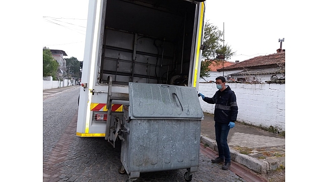 Çöp konteynırlarına yıkama ve dezenfekte