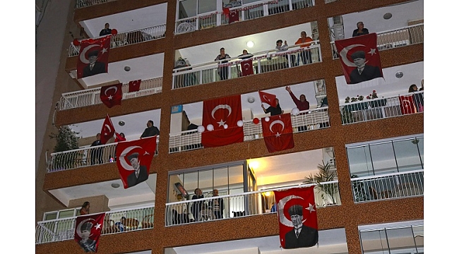 Coşku evlerden sokaklara taştı