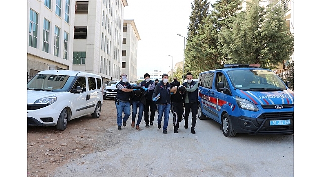 Denizli'de kavgaya müdahale eden polis memurunun burnu kırıldı