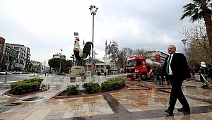 Denizli'de meydan, cadde ve sokaklar sabunlu suyla yıkan