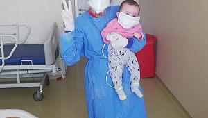 Dört aylık Asya bebek koronavirüs savaşını kazandı