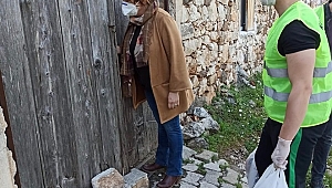 Erkekler erzağa, kadınlar maske dikimine