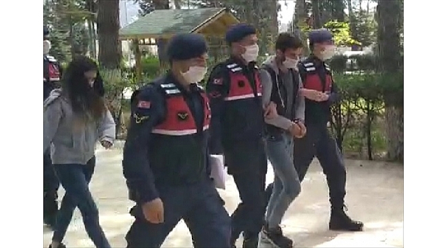 Evlerden hırsızlık yaptığı öne sürülen nişanlı çift yakalandı