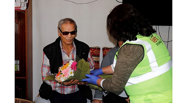 Görme engelli vatandaşa doğum günü sürprizi