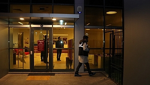 İzmir'de banka şubesini soymaya çalışan iki kişi yakalandı