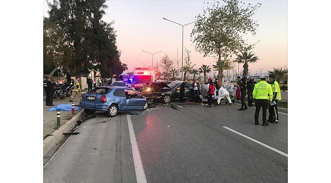 İzmir'de iki otomobil çarpıştı: 1 ölü, 2 yaralı