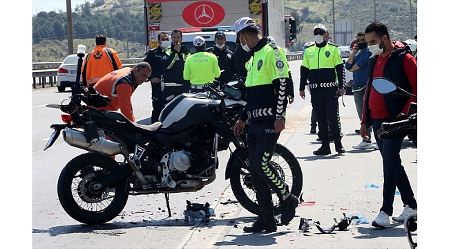 Kamyona çarpan motosikletli trafik polisi ağır yaralandı