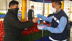 Karabağlar Belediyesi'nden maske ve eldiven