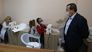 Konak Kadriye Semt Merkezinde, maske üretimine başladı