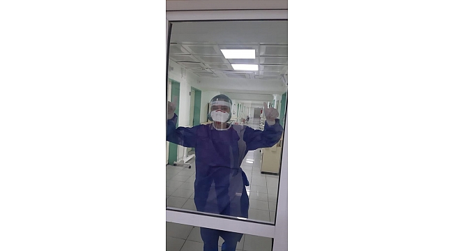 Kovid-19'dan kurtulan Derya hemşire iyileşip görevine koştu