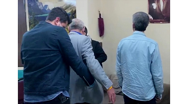 Kumar oynayan 14 kişiye "sosyal mesafe" cezası