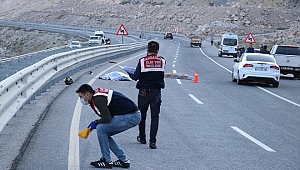 Kütahya'da motosiklet bariyerlere çarptı: 2 ölü