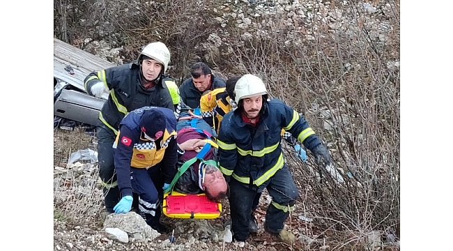 Kütahya'da şarampole devrilen otomobilin sürücüsü yaralandı