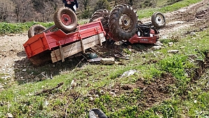 Manisa'da devrilen traktörün sürücüsü öldü, oğlu yaralandı
