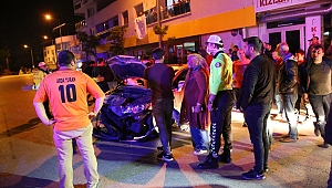 Manisa'da iki otomobil çarpıştı: 2 yaralı
