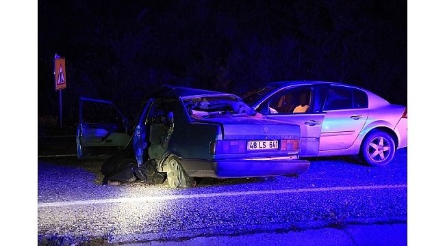 Muğla’da 2 otomobil ve traktör çarpıştı: 1 ölü, 4 yaralı