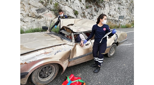 Muğla'da kamyon ile otomobil çarpıştı: 4 yaralı