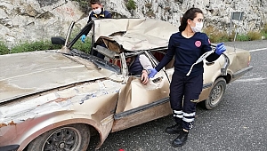 Muğla'da kamyon ile otomobil çarpıştı: 4 yaralı