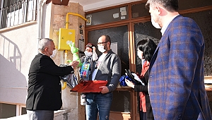 Organ nakli bekleyen 5 yaşındaki Mustafa'ya "zeybek" sürprizi