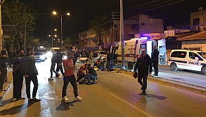 Otomobilin çarptığı motosikletteki 2 kişi ağır yaralandı