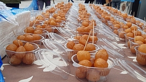 Sağlık çalışanlarına esnaftan tatlı ikramı