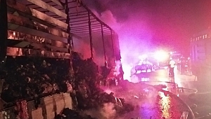 Salihli'de seyir halindeki tır alev aldı