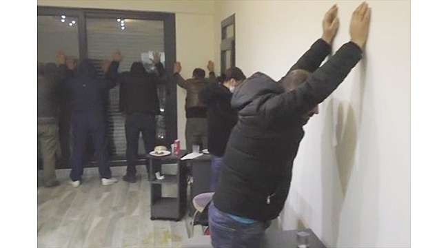 Salihli'de villada kumar oynayan 19 kişiye para cezası